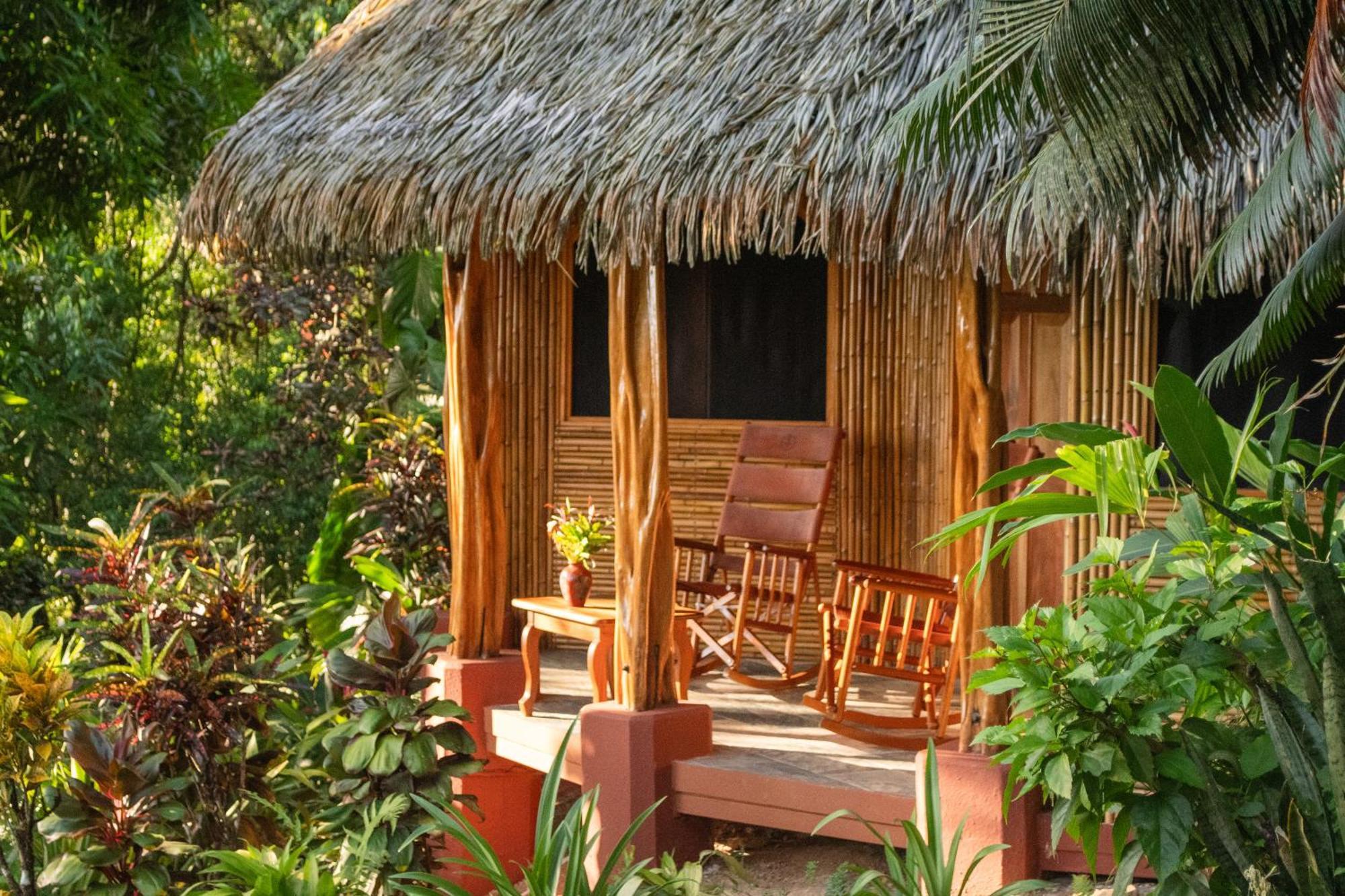 Luna Lodge Carate المظهر الخارجي الصورة