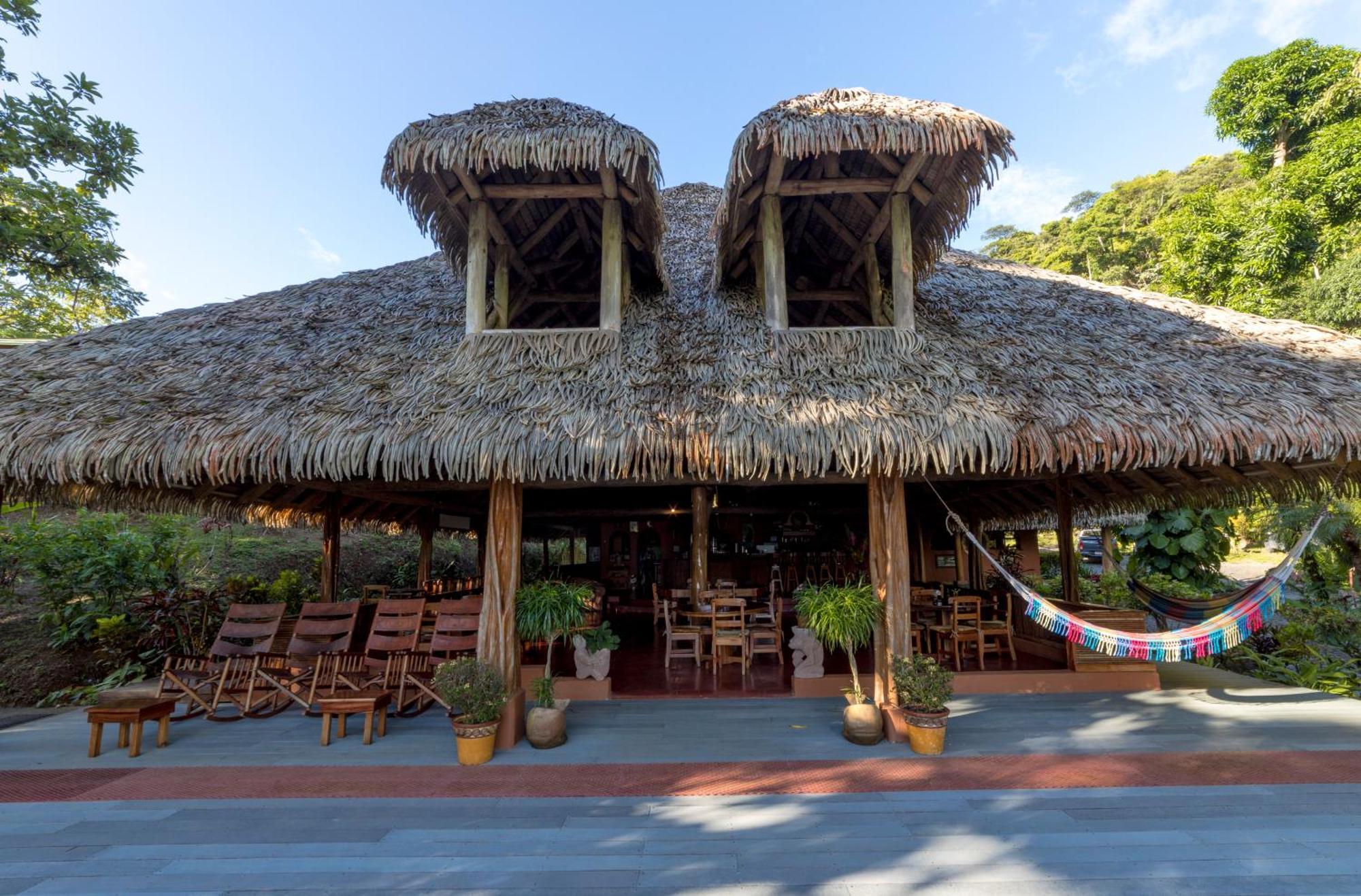 Luna Lodge Carate المظهر الخارجي الصورة