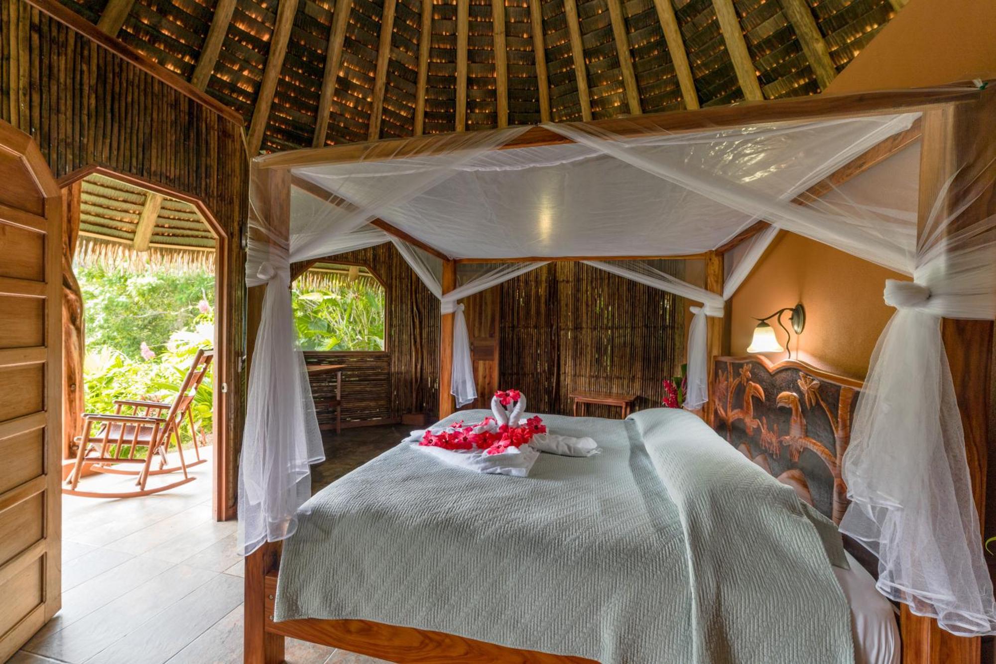 Luna Lodge Carate المظهر الخارجي الصورة