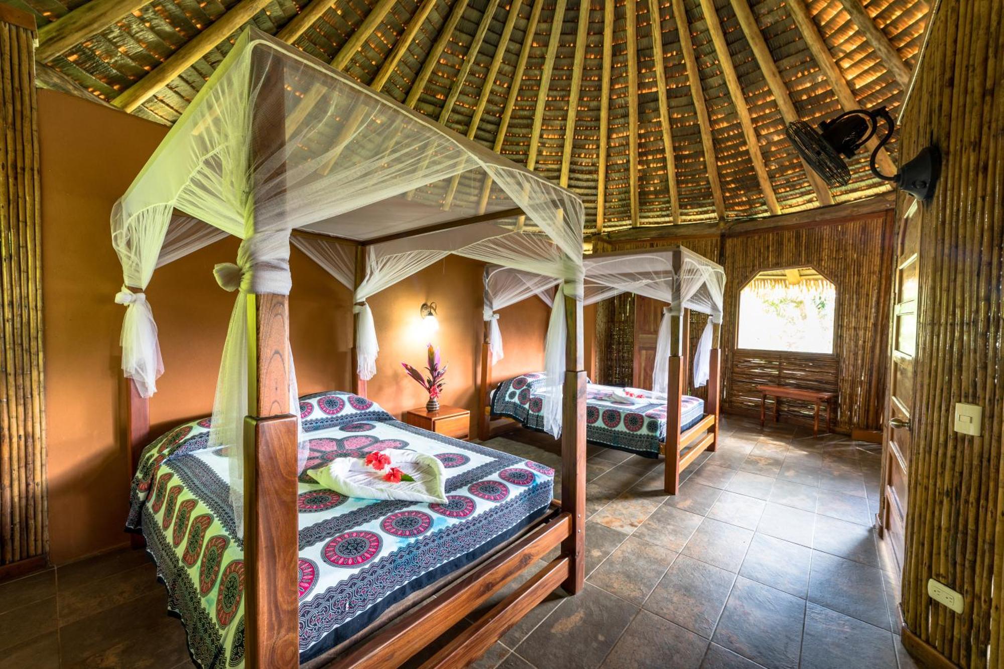 Luna Lodge Carate المظهر الخارجي الصورة