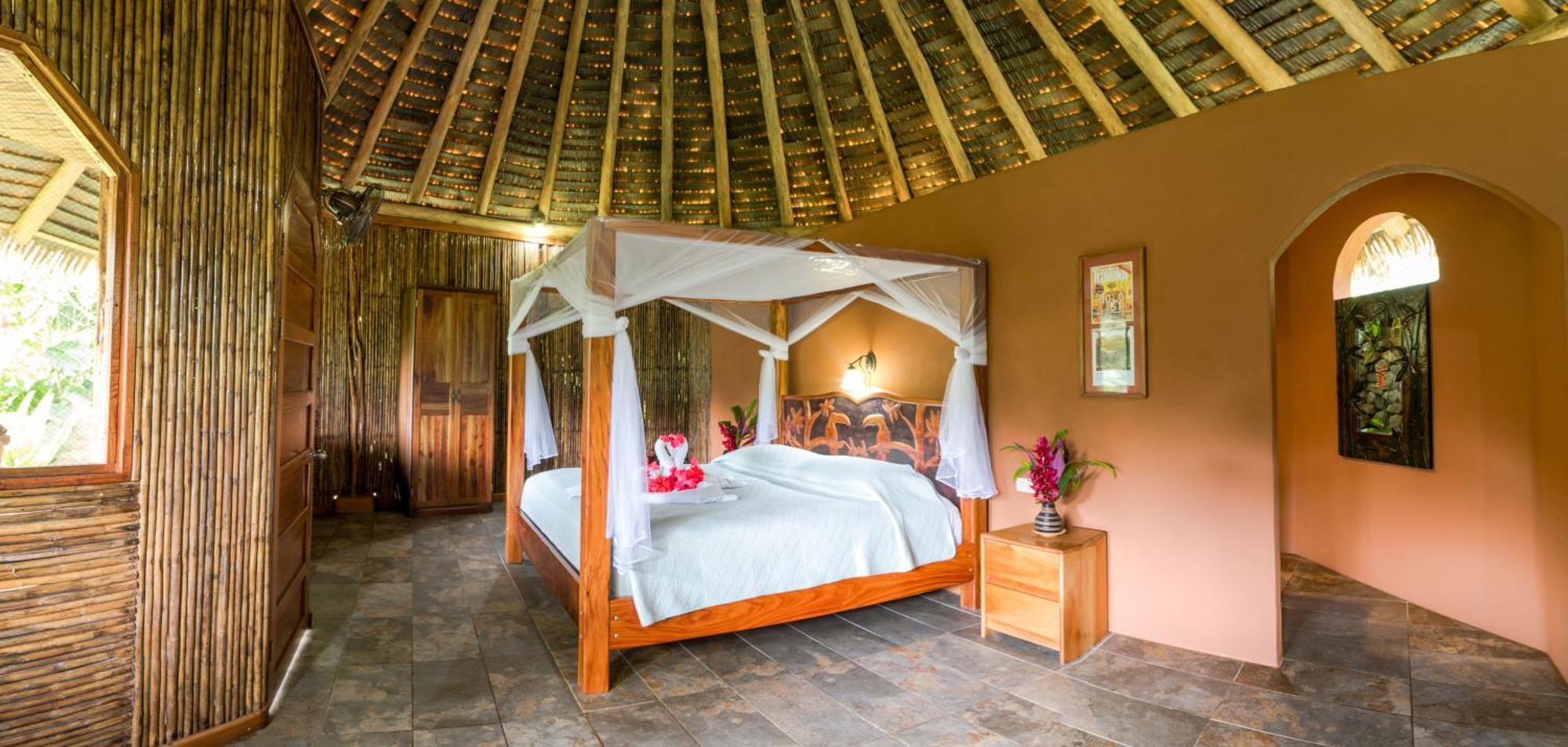 Luna Lodge Carate المظهر الخارجي الصورة
